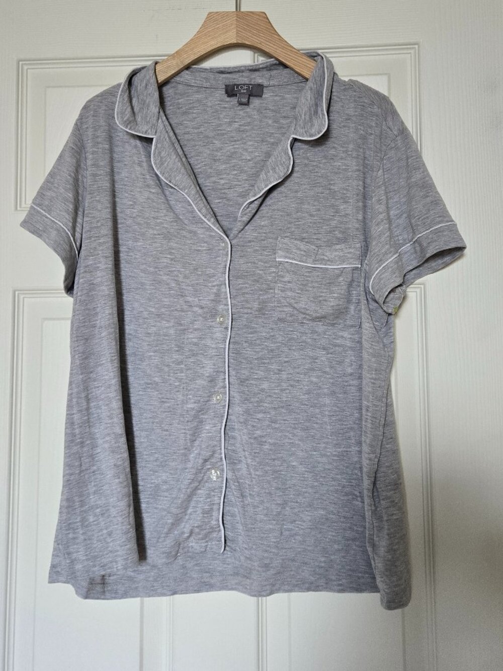 LOFT Women's Light Gray Notch-Collar Short Sleeve Pajama Top - Size Large - EUC